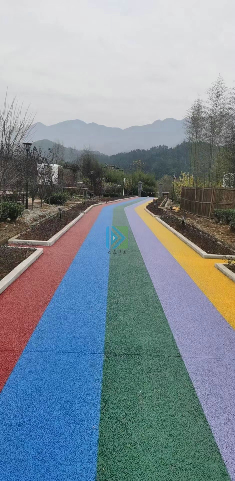 透水混凝土将行人道打造成具有透水功能