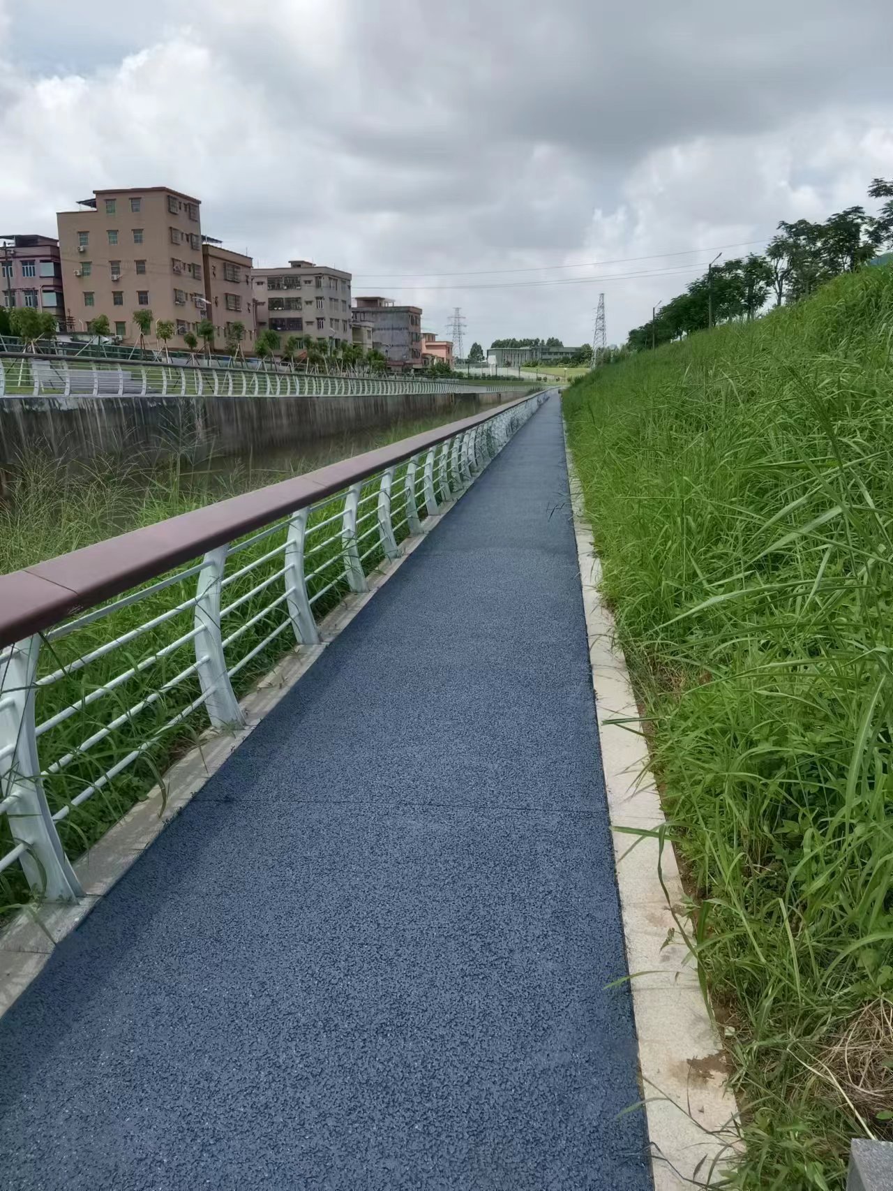 东莞透水混凝土厂家讲解什么是海绵城市