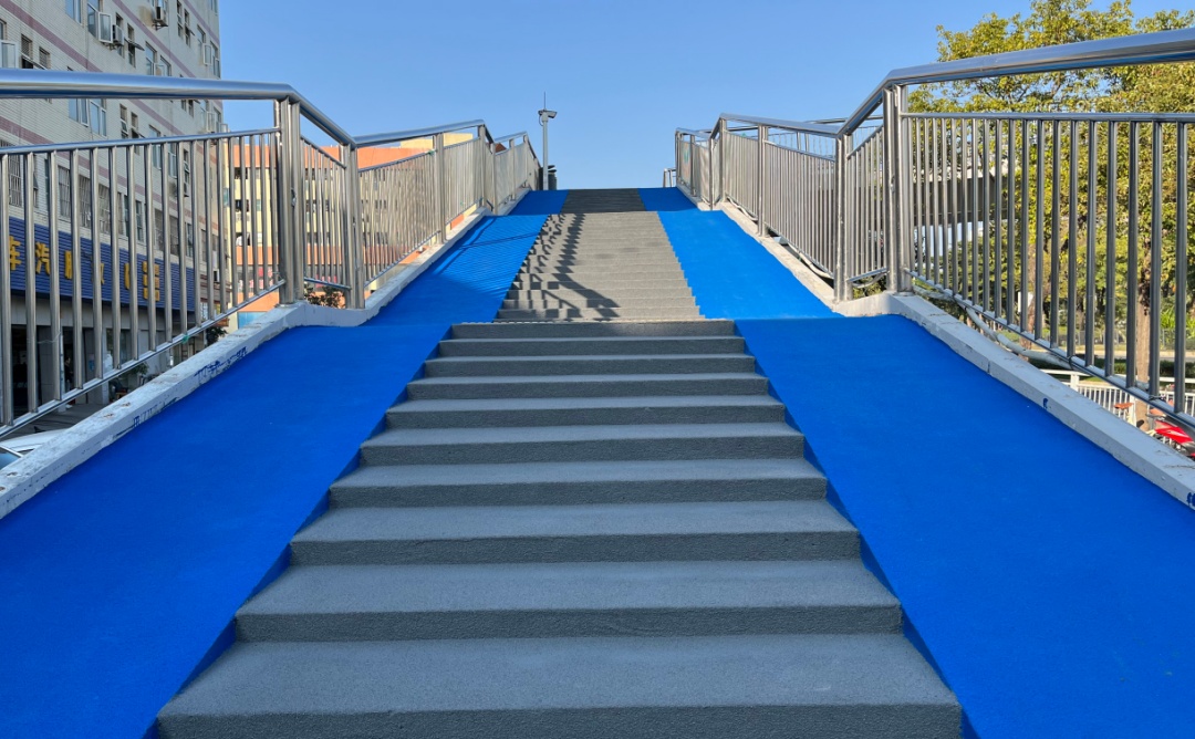 深圳彩色防滑陶瓷颗粒----人行天桥案例